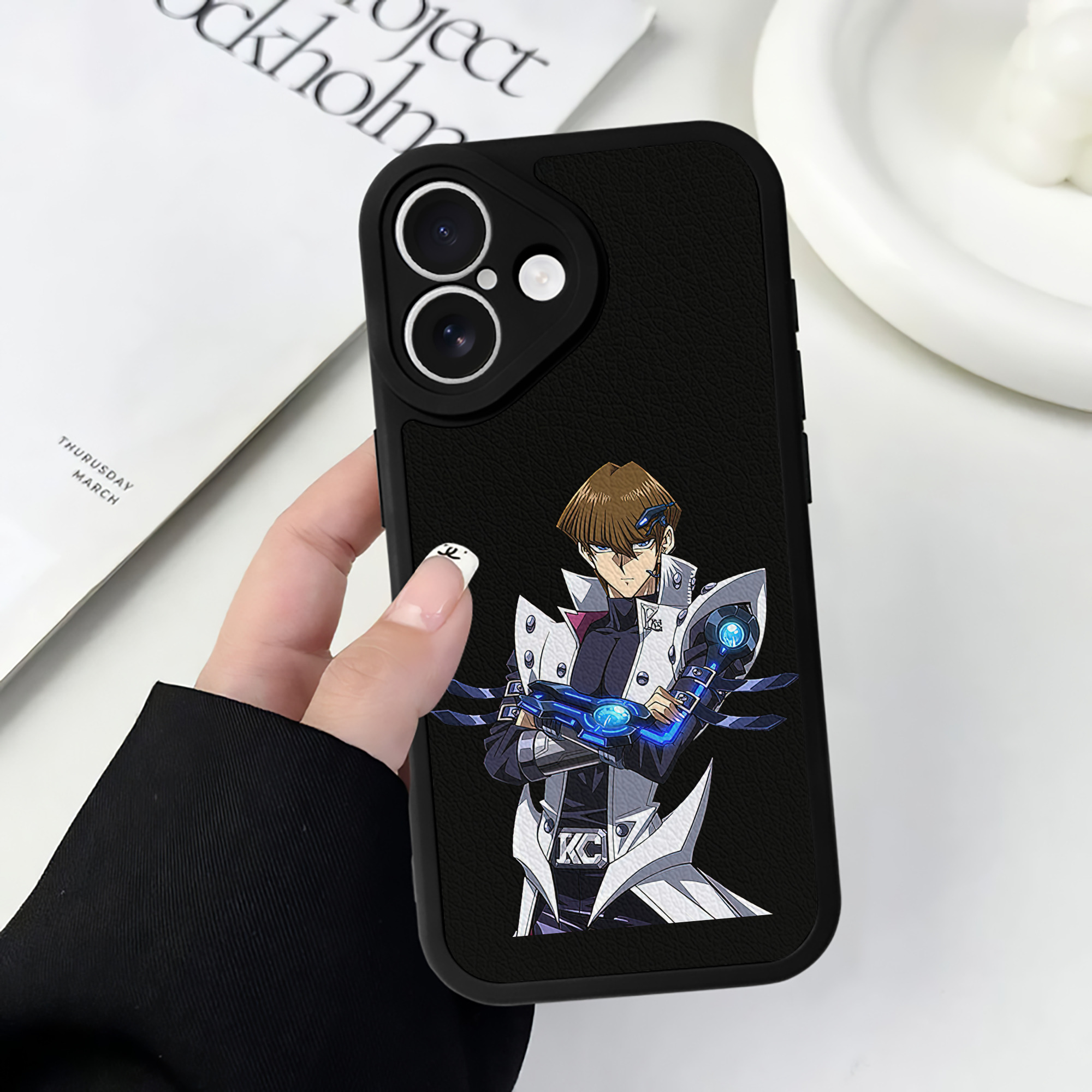 遊☆戯☆王 Yu-Gi-Oh! 【iPhone 16シリーズ対応】シリコンスマホケース（レザー調） 材質：シリコン